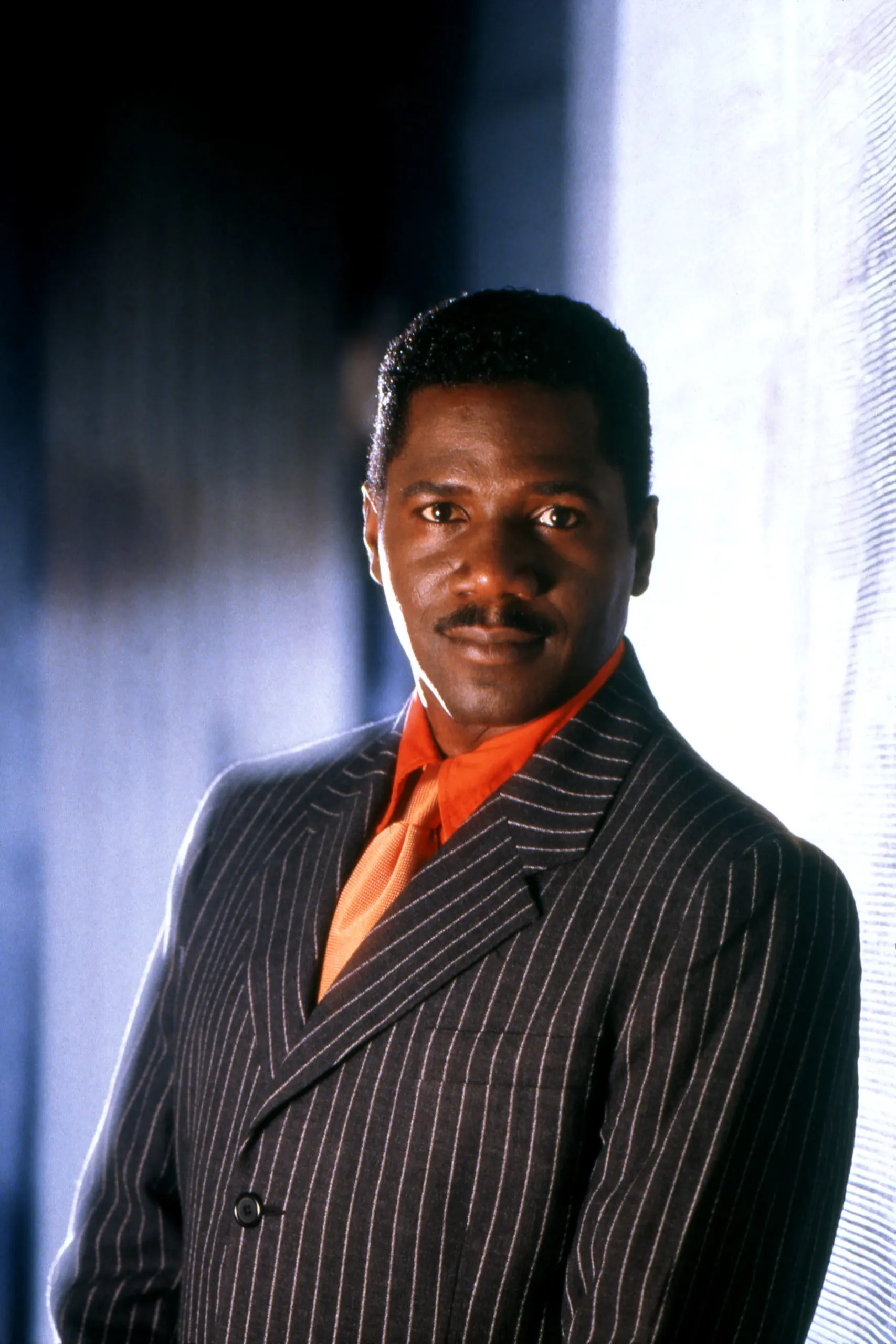 Cleavant Derricks as Rembrandt Brown wearing a suit in the show Sliders