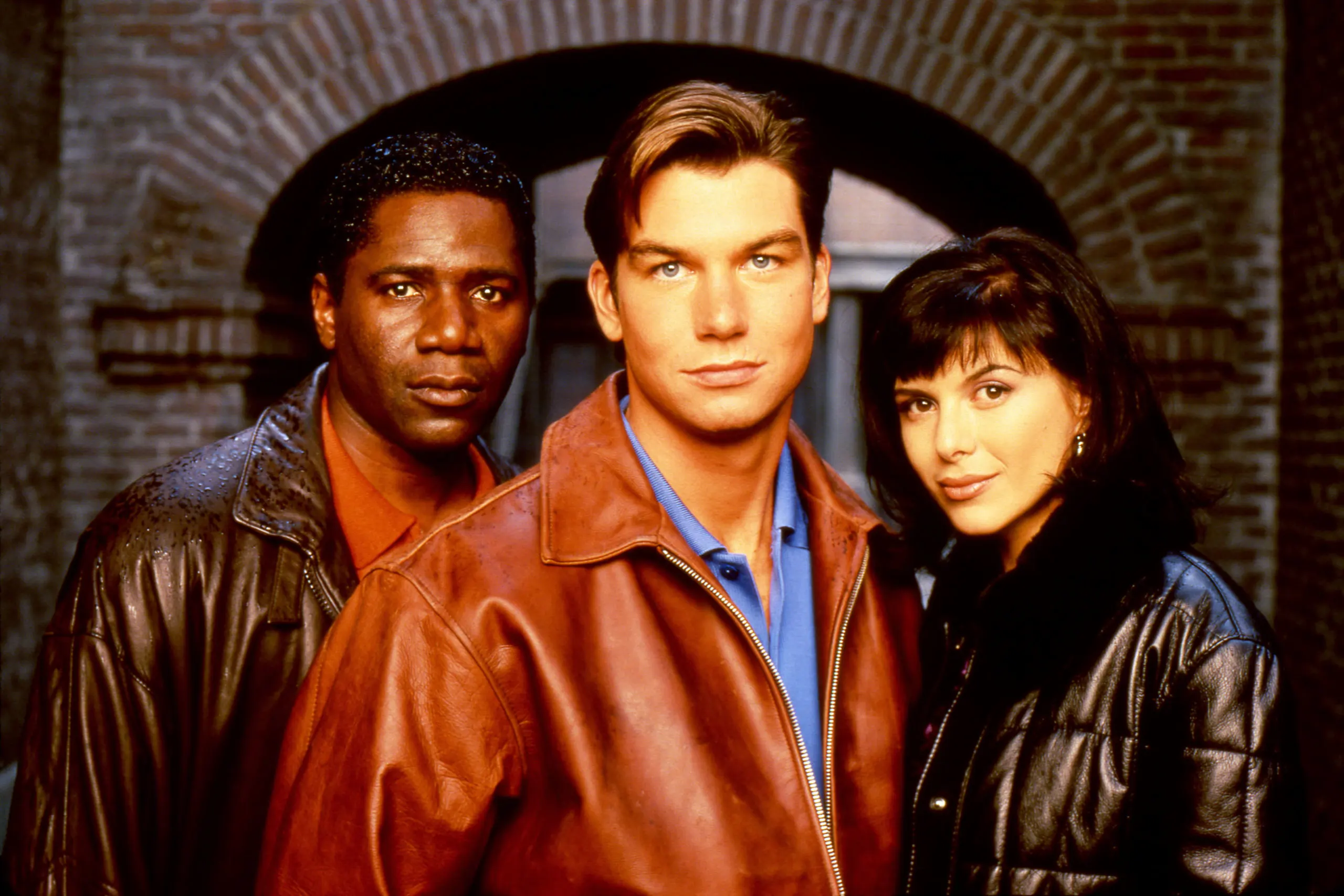 Sliders promo photo with Cleavant Derricks, Jerry O'Connell and Kari Wuhrer standing in an alley